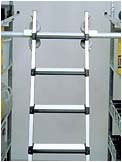 ZARGES Z500. Передвижные стеллажные лестницы для работы в проходе между стеллажами, широкие клепаные ступени. 